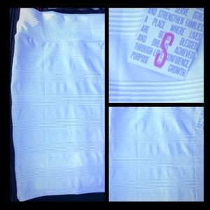 LuLaRoe-NWT Cassie Solid White size Small